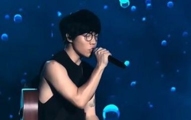 Live House吉他谱_卢广仲_G调原版弹唱谱_图片六线谱