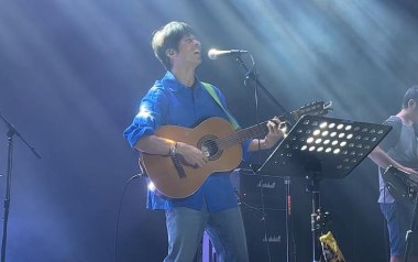 大海啊故乡吉他谱_钟立风_D调指法弹唱谱_图片六线谱