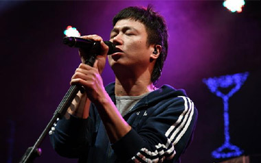 冬妮娅吉他谱_李志_A调指法原版弹唱谱_图片六线谱