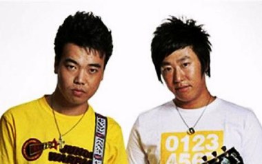 冬天里的白玫瑰吉他谱_地铁兄弟_D调原版_图片六线谱