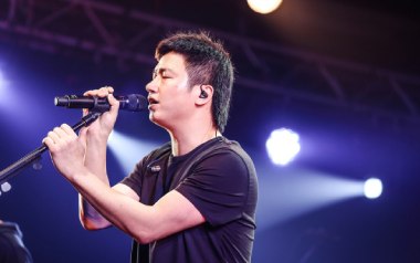 和你在一起吉他谱_李志_A调指法原版弹唱谱_图片六线谱