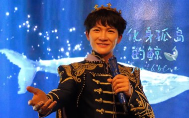 化身孤岛的鲸吉他谱_周深_C调原版弹唱谱_图片六线谱