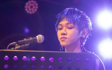 苦厄吉他谱_张嫮目_C调指法弹唱谱_图片六线谱