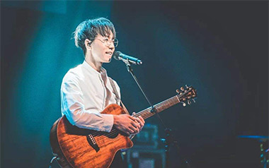 理想三旬吉他谱_陈鸿宇_《理想三旬》G调弹唱谱_图片六线谱