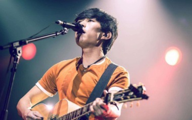 人家吉他谱_赵雷_D调指法原版弹唱谱_图片六线谱