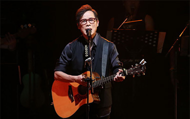 闪亮的日子吉他谱_罗大佑_D调指法_图片六线谱