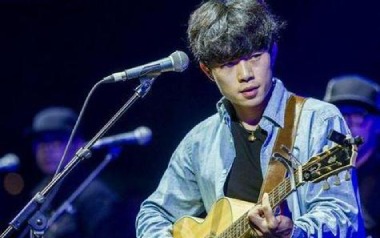 小人物吉他谱_赵雷_C调指法扫弦版弹唱谱_图片六线谱