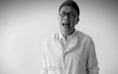 兄弟抱一下吉他谱_庞龙_C调指法扫弦版_图片六线谱