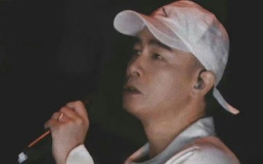 友情岁月吉他谱_陈小春_D调指法原版弹唱谱_图片六线谱