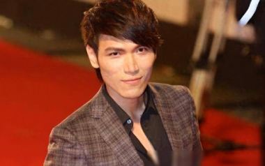 越过山丘吉他谱_杨宗纬_G调指法原版弹唱谱_图片六线谱