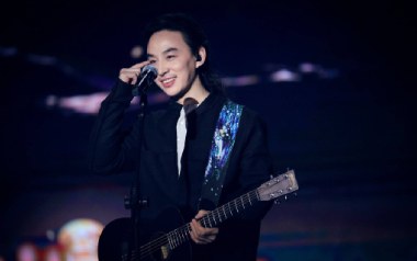 在冬天和奶奶一起晒太阳吉他谱_赵照_D调原版弹唱谱_图片六线谱