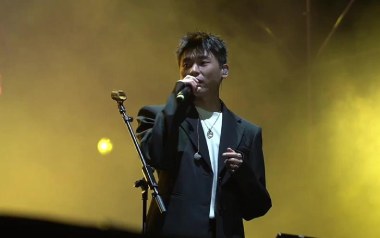 在一座城等一个人吉他谱_隔壁老樊_G调原版_图片六线谱