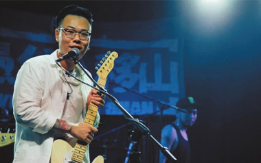 自己吉他谱_许钧_D调指法原版弹唱谱_图片六线谱